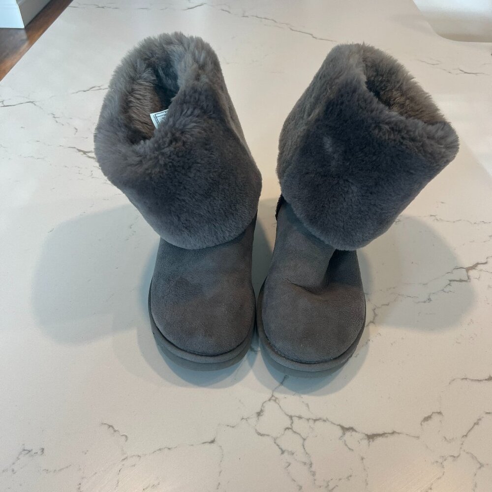 Ugg classic tall boots in gray size 9